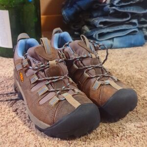Waterproof Keen hiking size 8.5
